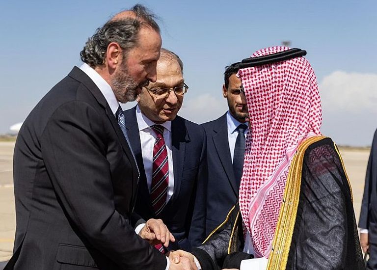 وزير الخارجية السعودي لدى وصوله إلى دمشق
