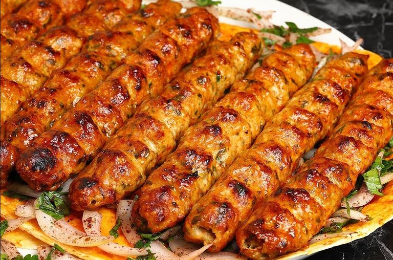 طبق من كباب الدجاج