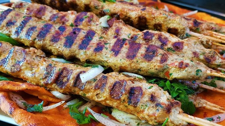 طبق من كباب الدجاج