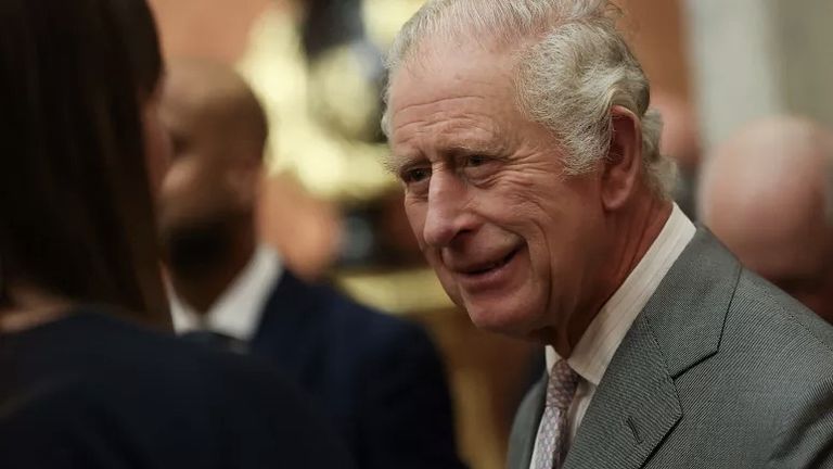 تشارلز الثالث وكاميليا على غلاف مجلة قبل التتويج