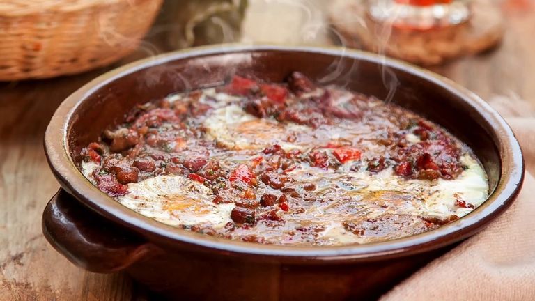 طاجن فول بالبسطرمة