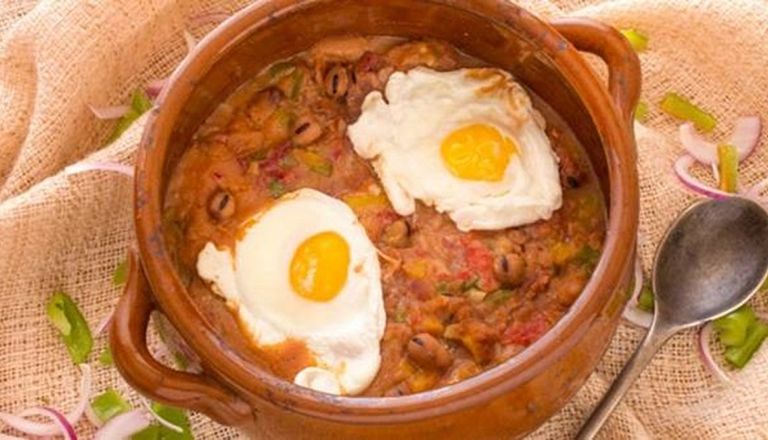 طاجن فول بالبسطرمة