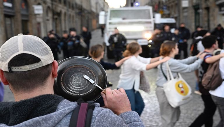 جانب من احتجاجات قرع القدور في فرنسا - فرانس برس