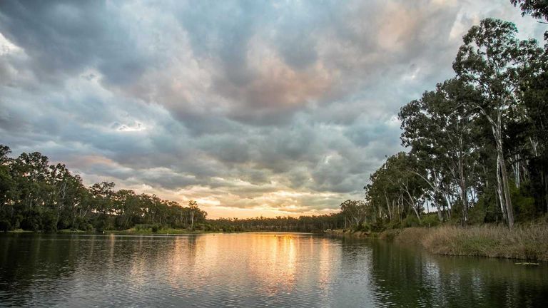 نهر بورنيت أحد أماكن السياحة في بوندابيرج السياحة في بوندابيرج الأسترالية …6 روائع بمدينة السكر التاريخية
