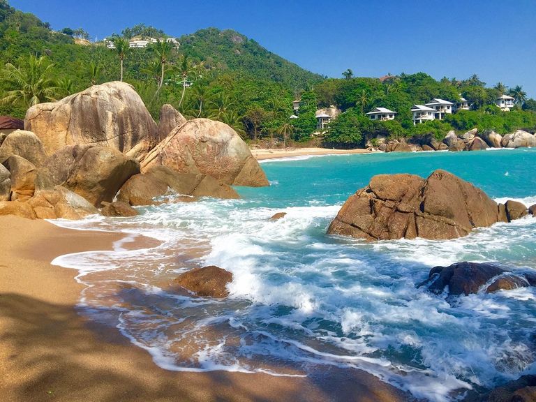 شاطئ كورال كوف أحد أماكن السياحة في بوندابيرج السياحة في بوندابيرج الأسترالية …6 روائع بمدينة السكر التاريخية