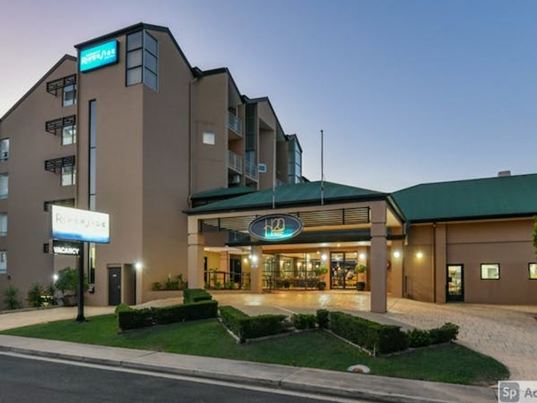 فندق بورنيت ريفرسايد أحد أفضل الفنادق في بوندابيرج السياحة في بوندابيرج الأسترالية …6 روائع بمدينة السكر التاريخية