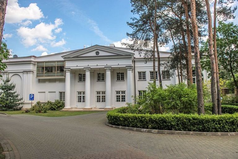 منتجع كلوب سوسنوي أحد أفضل المنتجعات في وارسو أفضل المنتجعات في وارسو.. إقامة شاملة وخدمات ترفيهية مذهلة