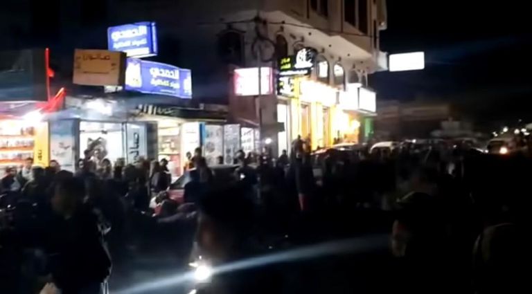 حشود من اليمنيين في انتظار الزكاة قبل وقوع المجزرة