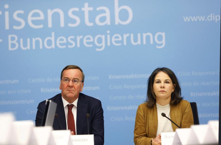 أعمدة الدخان تتصاعد في الخرطوم