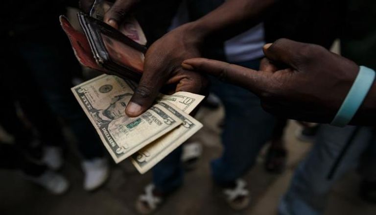 زيمبابوي تبحث عن بدائل للدولار