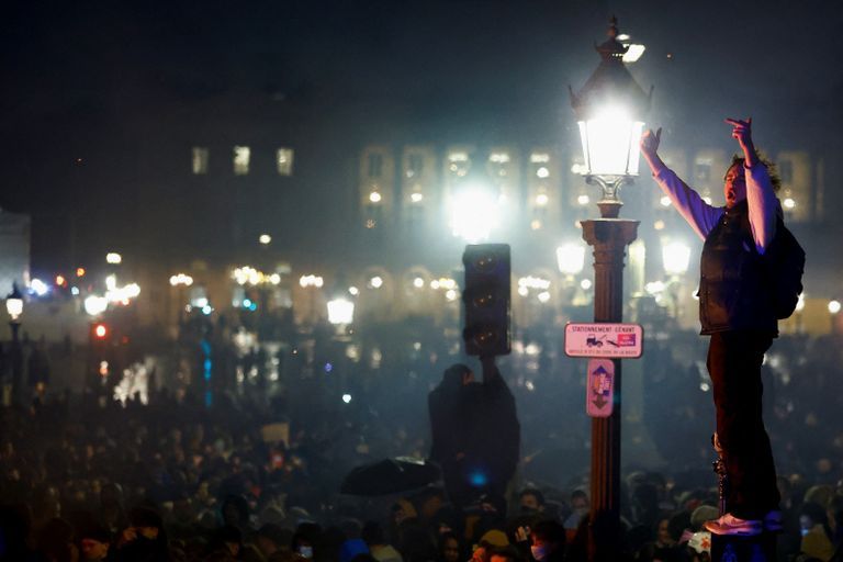 مظاهرات في فرنسا ضد قانون التقاعد الرئيس الفرنسي إيمانويل ماكرون