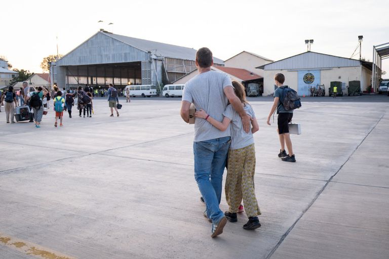 مواطنون من جنسيات مختلفة لدى إجلائهم من السودان