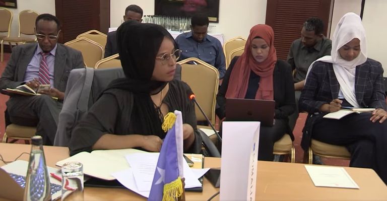 جانب من الاجتماع في أوغندا المشاركون في اجتماع كمبالا