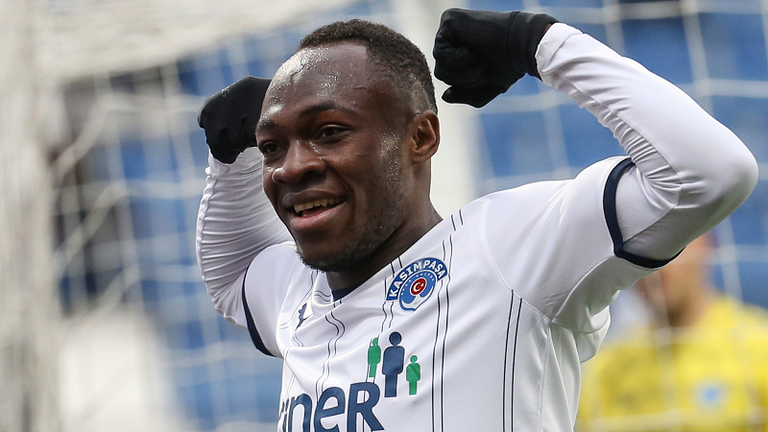 جاكسون موليكا المالي آليو ديانغ لاعب وسط الأهلي المصري