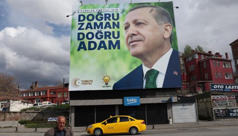 ملصق دعائي لحملة أردوغان في شوارع تركيا