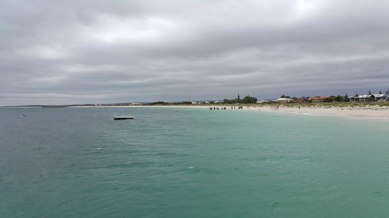 شاطئ سوانبورن أحد شواطئ بيرث لمحبي الغوص والرياضات المائية إليك 5 من أجمل شواطئ بيرث