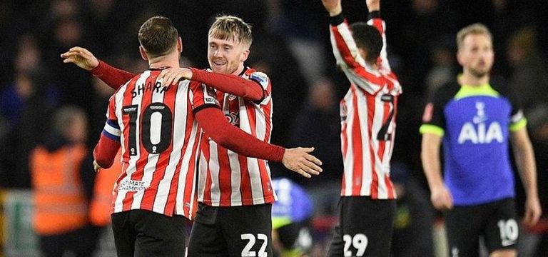 فرحة شيفيلد بالفوز على توتنهام شيفيلد يونايتد