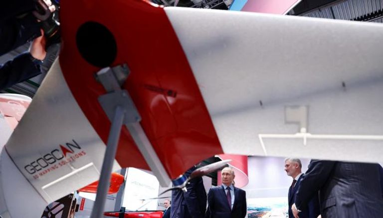 الرئيس الروسي فلاديمير بوتين يزور معرضا لمصنعي ومشغلي المسيرات