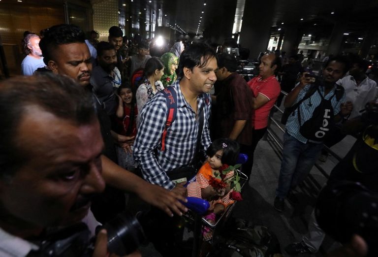 مواطنون من جنسيات مختلفة لدى إجلائهم من السودان