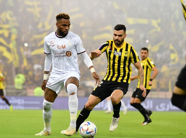 بوبيندزا خلال كلاسيكو الاتحاد والشباب