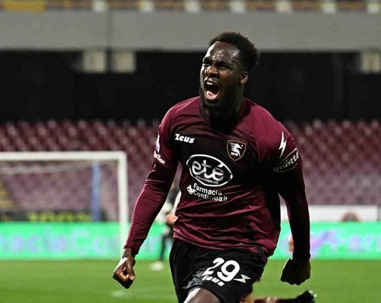 بولايي ديا يؤجل تتويج نابولي بالدوري الإيطالي من مباراة نابولي ساليرنيتانا في الدوري الإيطالي