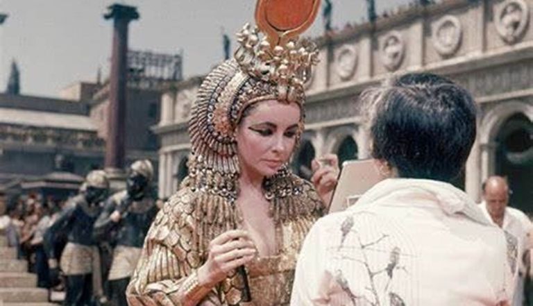 شخصية كليوبترا في فيلم نتفليكس