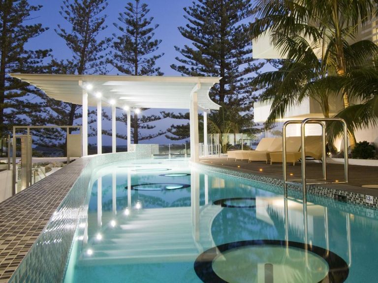 منتجع رومبا بيتش أحد أفضل المنتجعات السياحية في صن شاين كوست أفضل المنتجعات في صن شاين كوست المليئة بأجواء المرح والترفيه