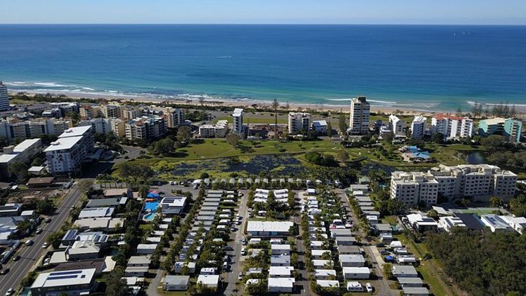 منتجع "Alex Beach Cabins And Tourist Park" أحد أفضل المنتجعات في صن شاين كوست أفضل المنتجعات في صن شاين كوست المليئة بأجواء المرح والترفيه