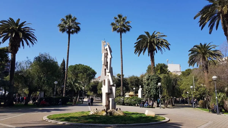 حدائق بلازا غاريبالدي أحد أماكن السياحة في باري السياحة في باري.. 5 روائع بقلب بوابة الشرق لإيطاليا