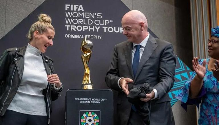 إنفانتينو رئيس الفيفا وكأس العالم للسيدات