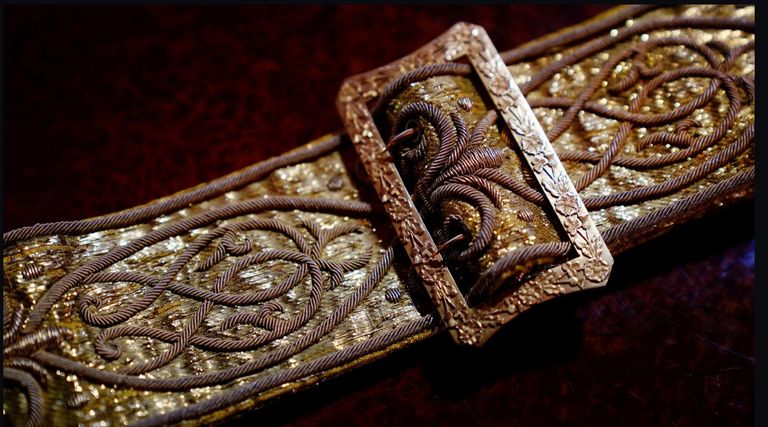 رداء الملك في يوم التتويج