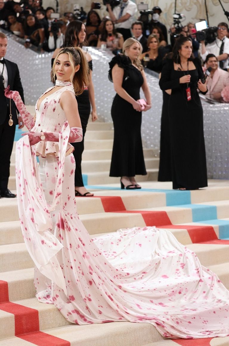 إطلالات نجمات من حفل ميت غالا 2023