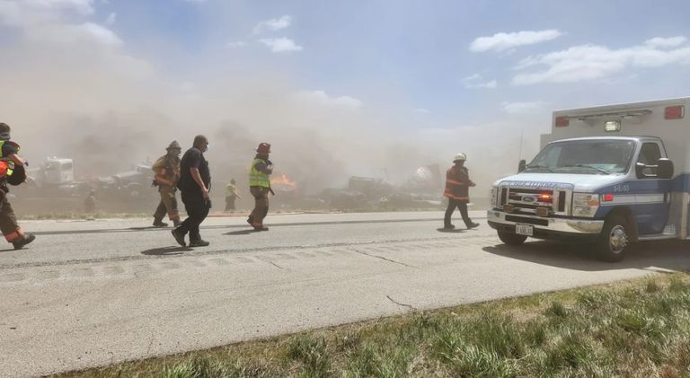 جانب من الحادث جراء الرياح الشديدة