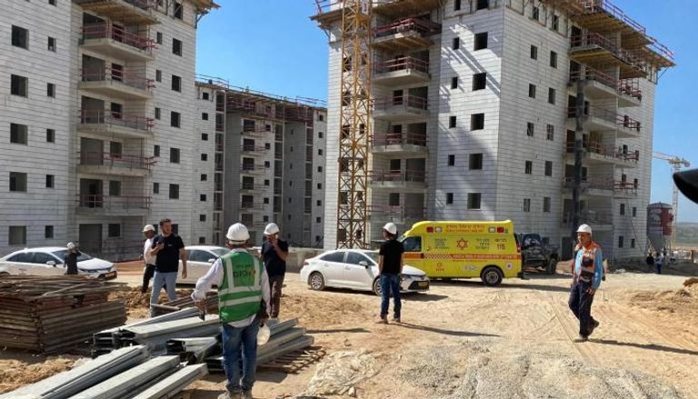 موقع بناء سقطت عليه قذيفة صاروخية في سديروت