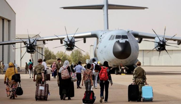 عمليات إجلاء متواصلة للرعايا الأجانب من السودان - أرشيفية