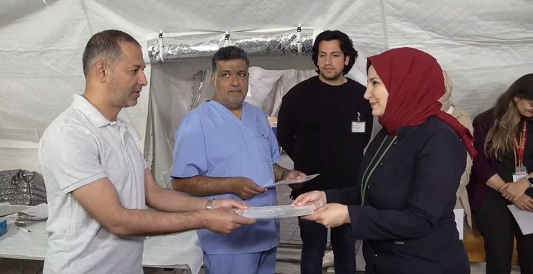 جانب من تسليم شهادات التقدير