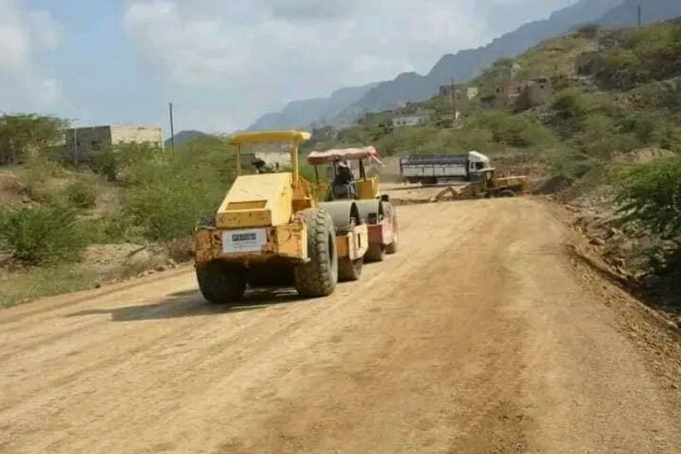 جانب من استهداف مليشيات الحوثي لطريق تعز