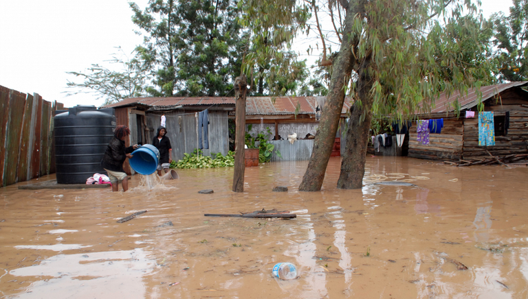 جانب من الفيضانات