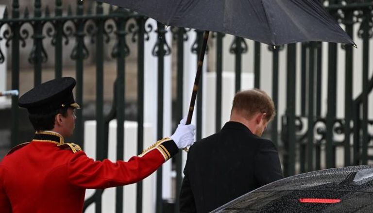 الأمير هاري عند وصوله للكنيسة الملكية