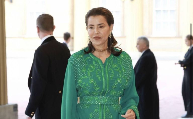 إطلالة جيل بايدن وحفيدتها في حفل التتويج