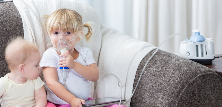 طفل مصاب بمرض التليف الكيسي