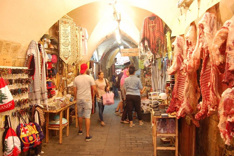 سوق صيدا أحد أماكن السياحة في صيدا آثار قديمة وتاريخ عريق إليك (بالصور) أماكن السياحة في صيدا لبنان