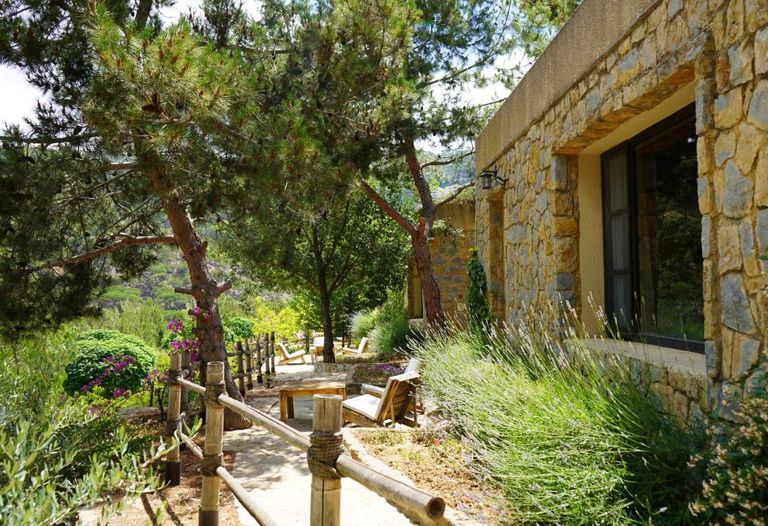 فندق وادي بلو جاي أحد أفضل الفنادق في صيدا آثار قديمة وتاريخ عريق إليك (بالصور) أماكن السياحة في صيدا لبنان