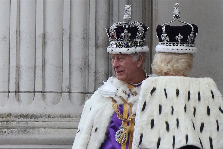 بعض من المجوهرات الملكية في حفل التتويج