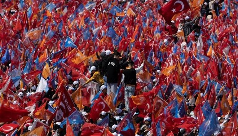 أتراك في تجمع انتخابي مؤيد لأردوغان - رويترز