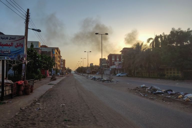 سودانيون في محطة حافلات جنوب الخرطوم