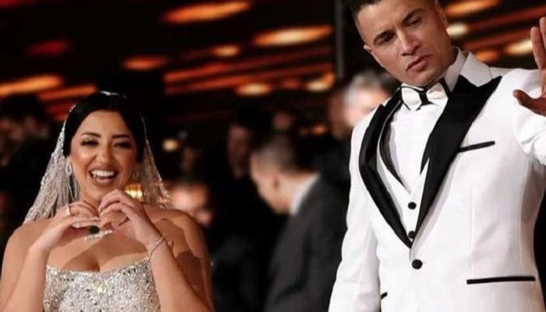 حسن شاكوش وزوجته ريم طارق