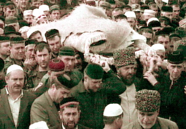 أحمد قديروف زعيم الشيشان الراحل ونجله رمضان