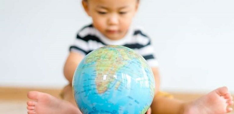 الأب المثالي يهتم بمستقبل الأرض التي سيعيش عليها أحفاده