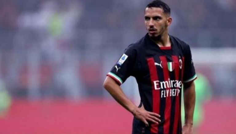 بن ناصر في مباراة ميلان وإنتر ميلان في دوري أبطال أوروبا